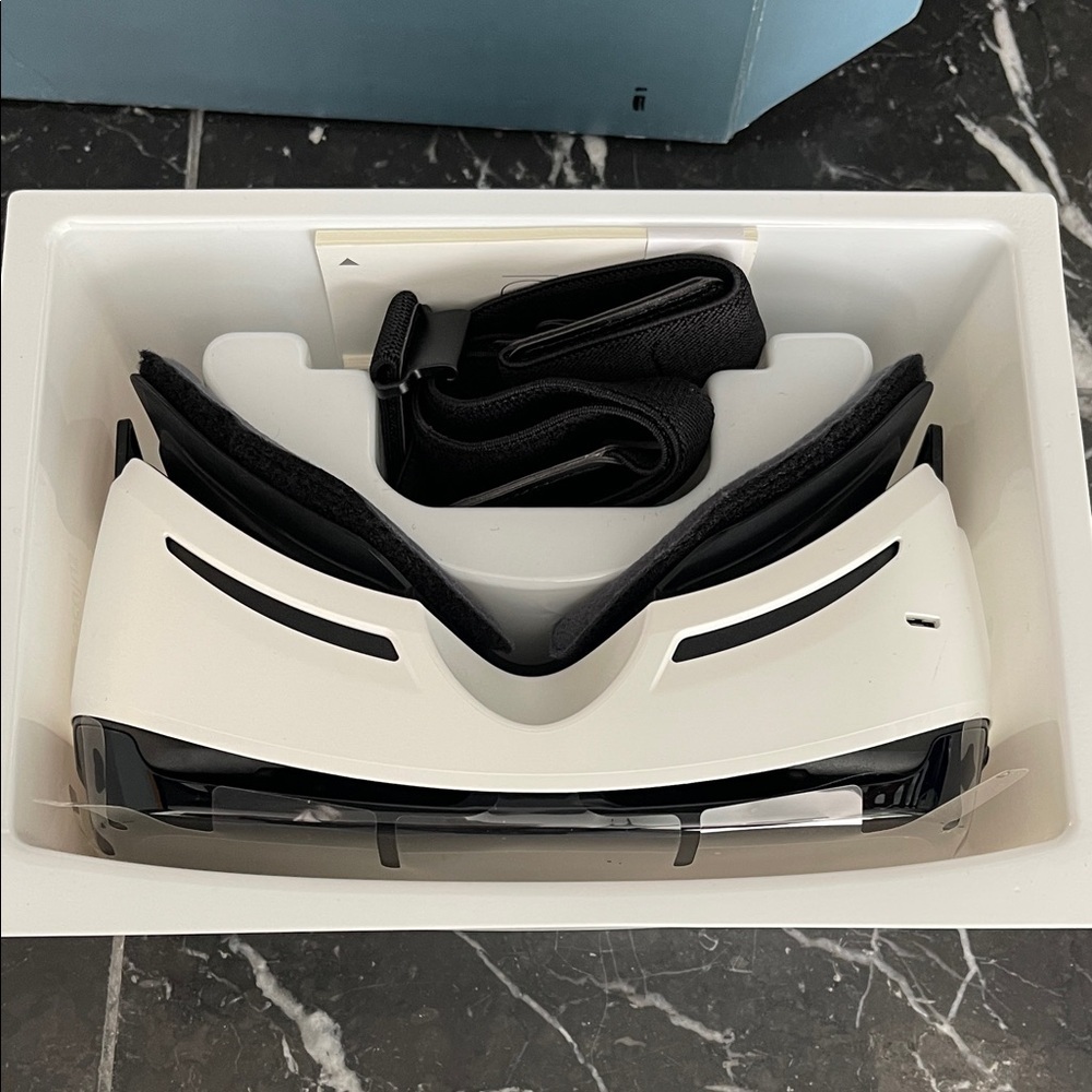 Samsung Gear VR Oculus Headset - white - Picture 3 of 3